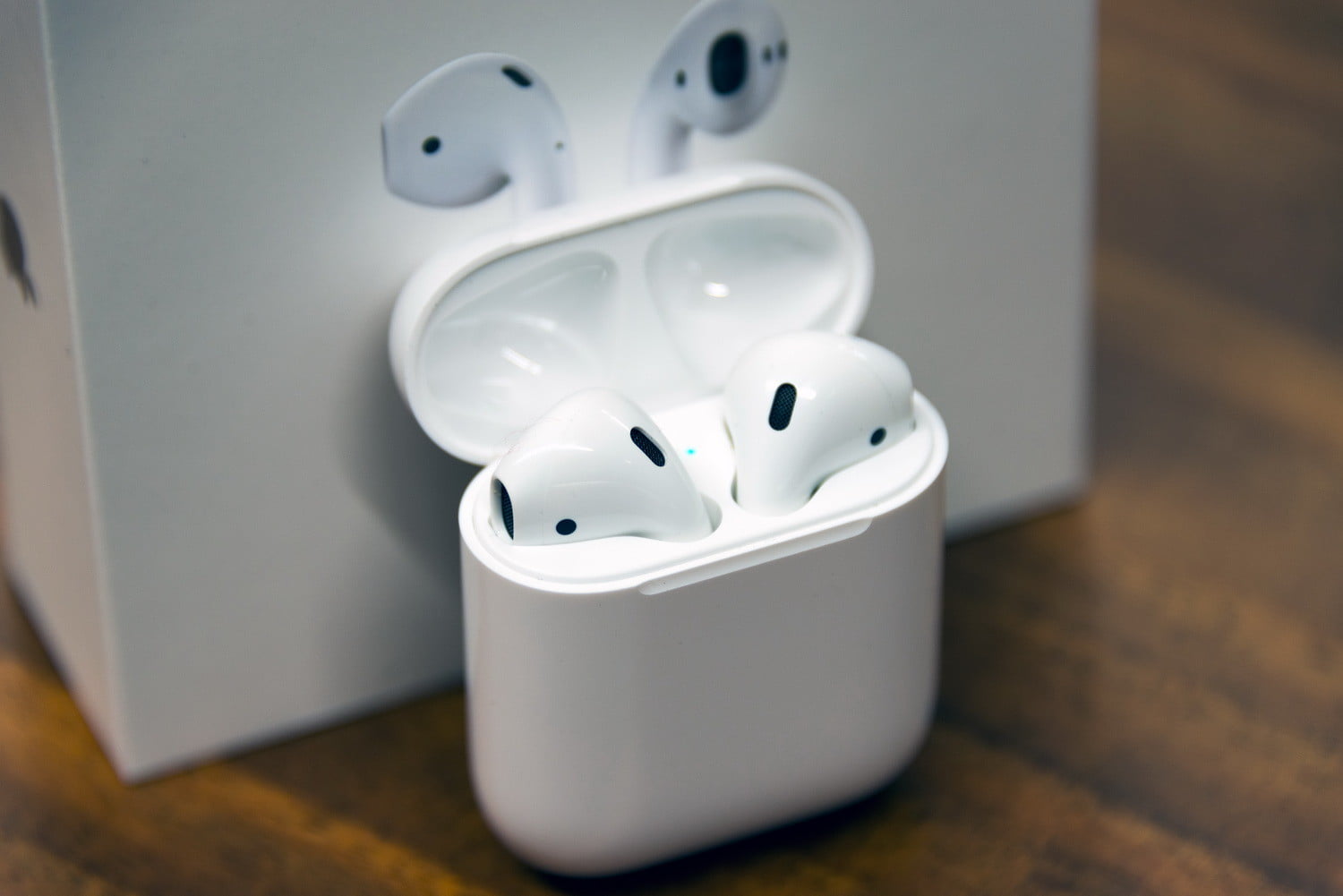 apple_airpods_incase_1500x1001.jpg