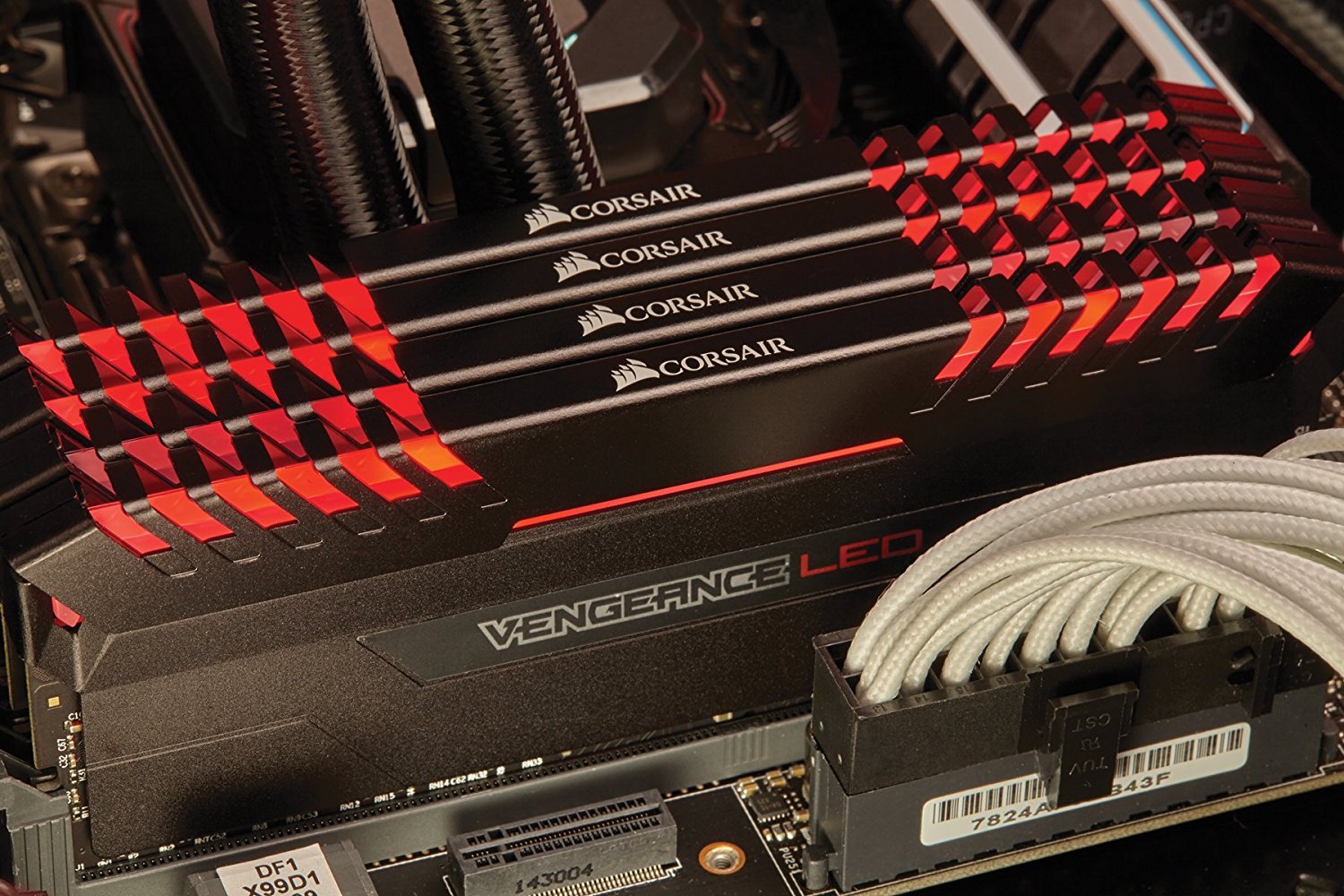 CORSAIR_Vengeance_RED_LED_64GB4x16GB_DDR4_Bus_3000_Cas_15_www.thegioigear_5.jpg