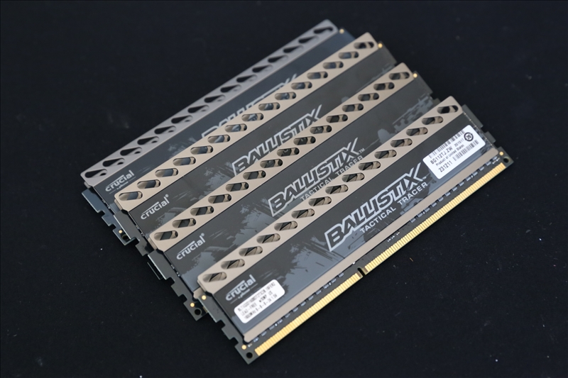 Crucial_Ballistix_Tactical_Tracer_LED_DDR3_1.JPG