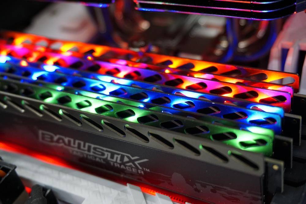 Crucial_Ballistix_Tactical_Tracer_LED_DDR3.jpg