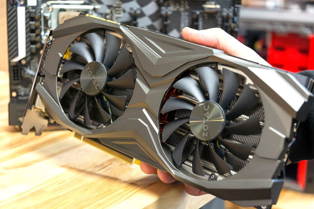 zotac_geforce_gtx_1080ti_amp_inhand_640x640.jpg