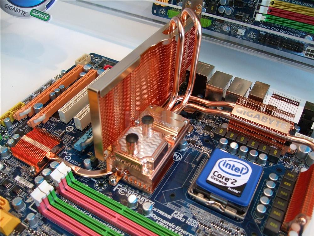 gigabytep45extreme2_big.jpg