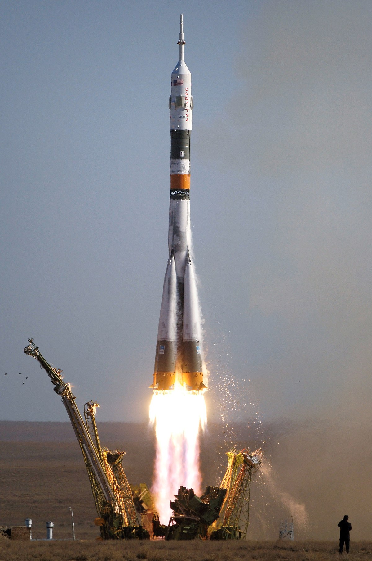 1200px_Soyuz_TMA_9_launch.jpg