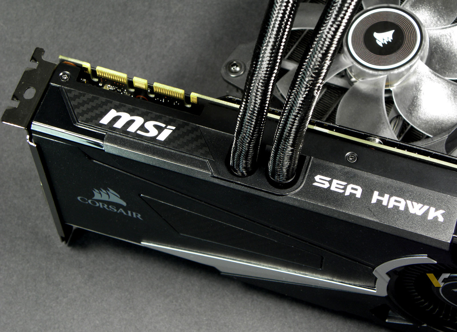 MSI_GTX_1070_SEA_HAWK_X_sli_connectors.jpg