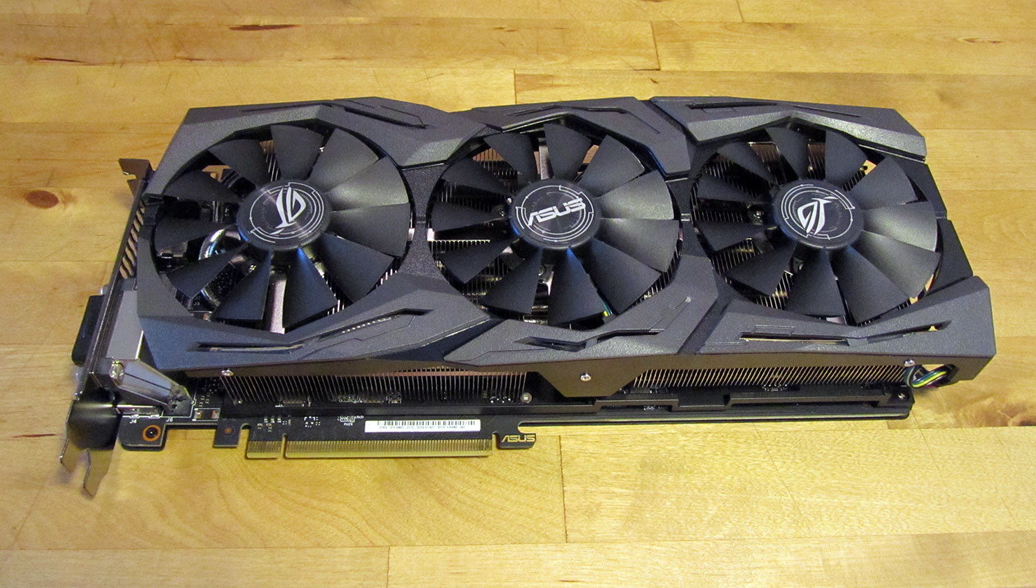 8._ASUS_ROG_Strix_GeForce_GTX_1080_TI.jpg