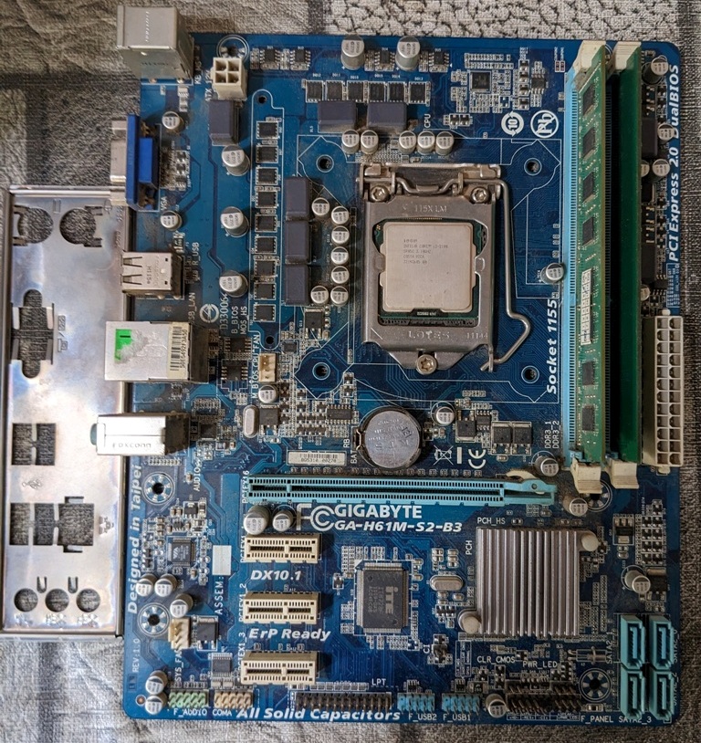 Gigabyte_GA_H61M_S2_B3.jpg