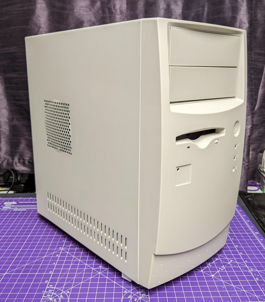 i_modded_an_old_case_to_make_a_sleeper_build_v0_glf7a4icjue81.jpg
