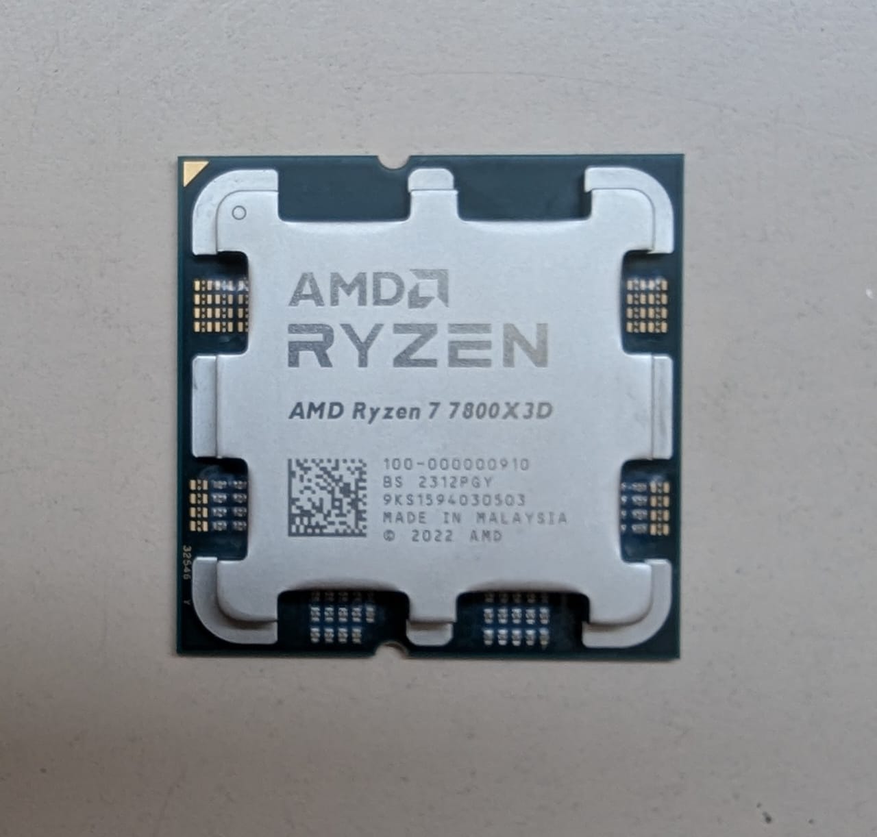 Ryzen_7_7800X3D_1.jpg
