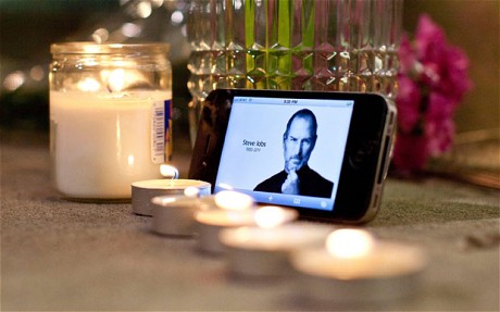 jobs_apple_phone_2019377c.jpg
