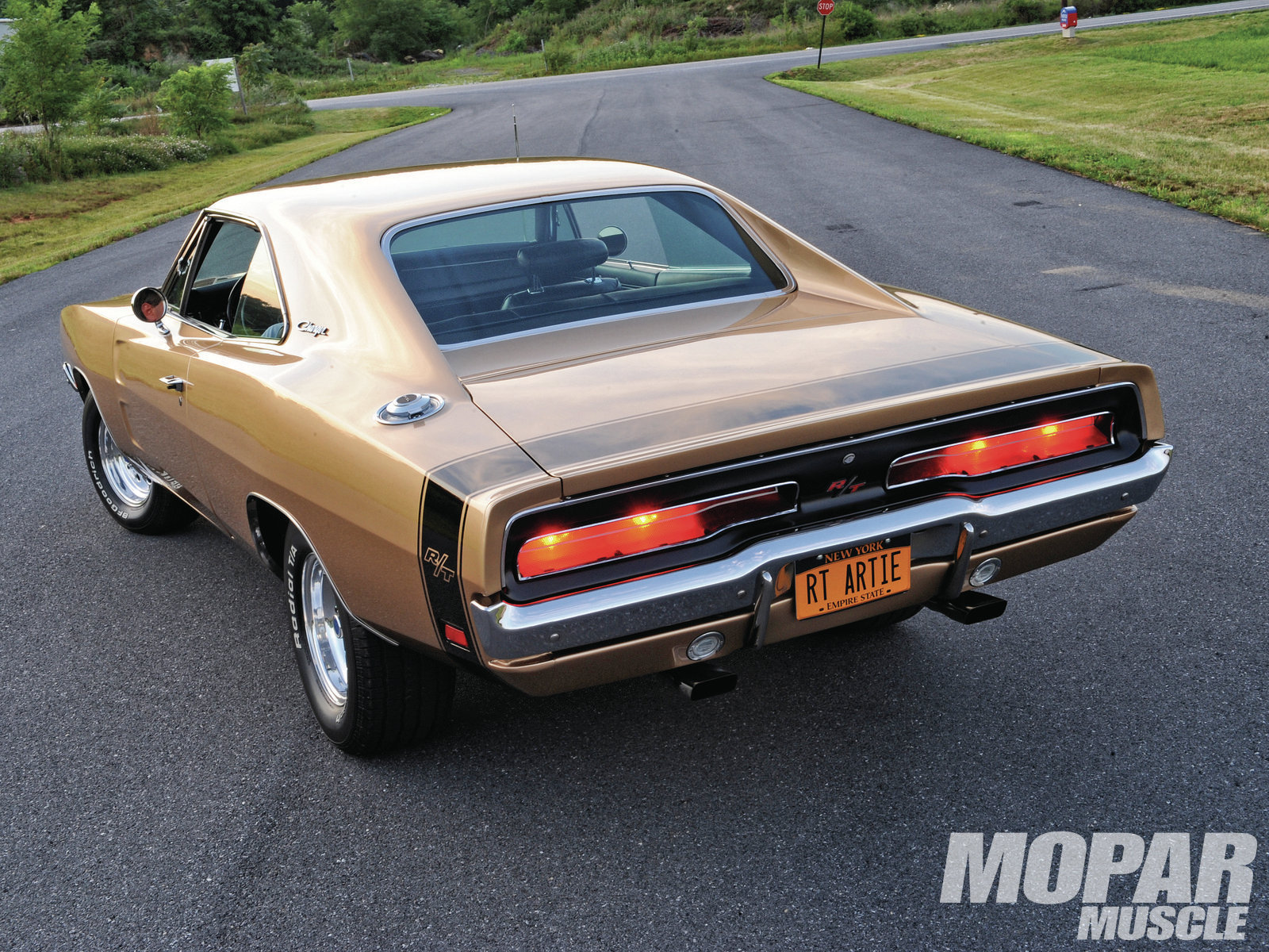 mopp_1210_05_1969_dodge_charger_arties_rt_.jpg