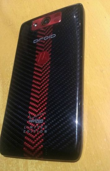 droid_razr_ultra_limited_01.jpg