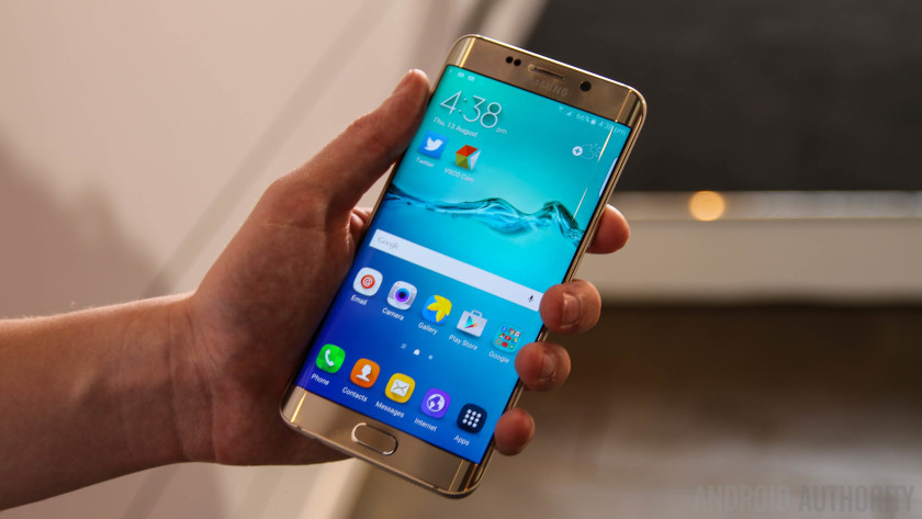 Galaxy_S6_Edge_Gold_Hands_On_AA_4_of_20_840x473.jpg