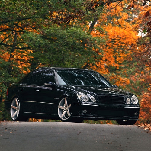 mercedes_benz_e_class_black_vossen_vvscv3_machine_silver_front_500x500.jpg