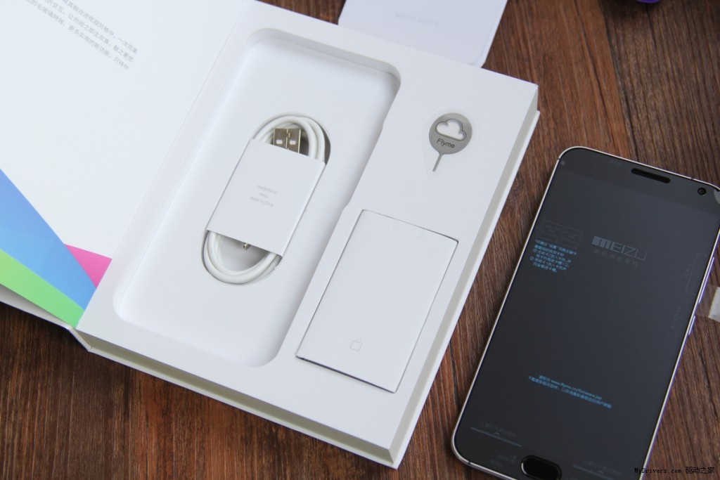 Meizu_MX5_White_and_Black_Hands_on_5_1024x683.jpg