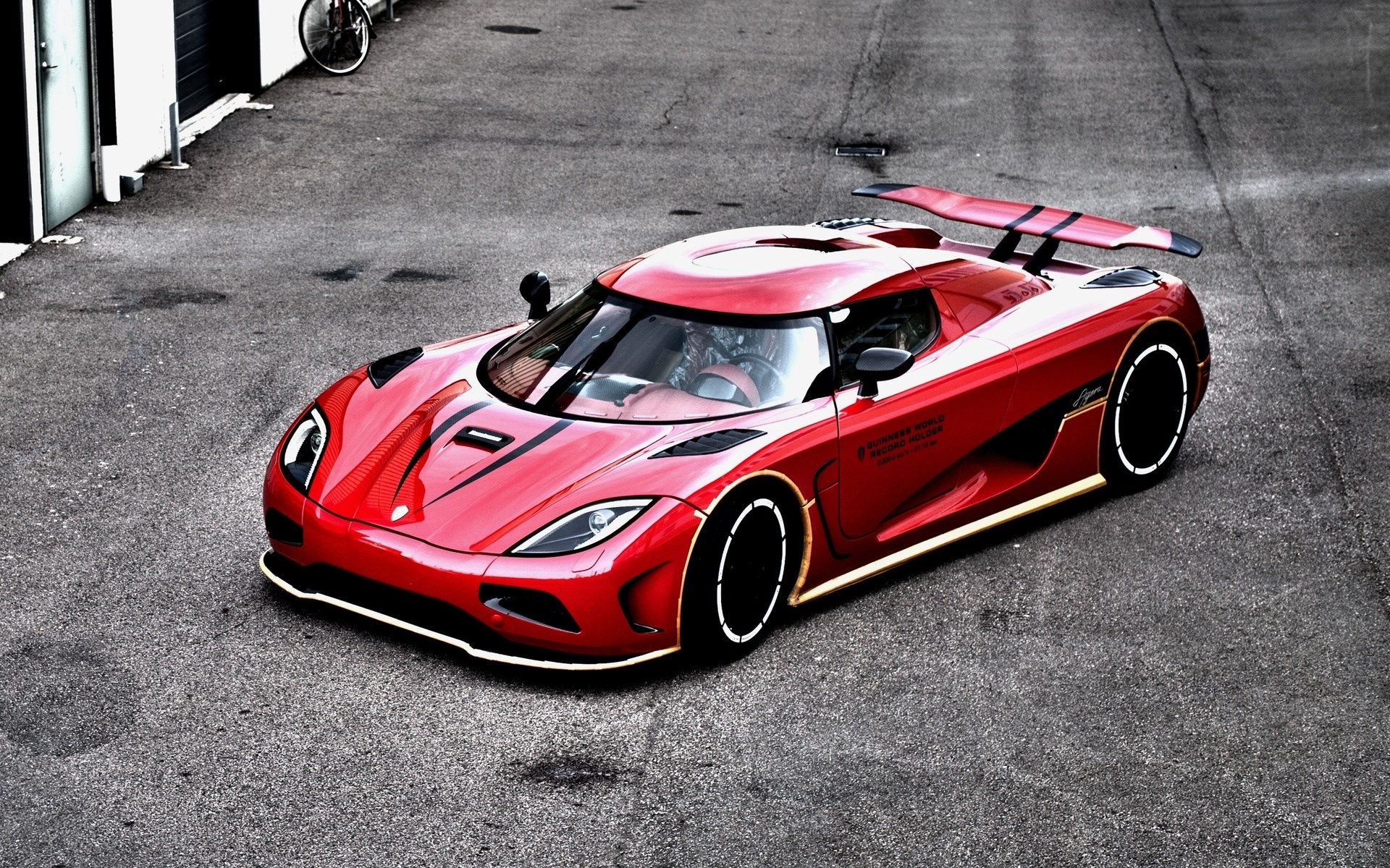 6968605_koenigsegg_agera_r_red_car.jpg