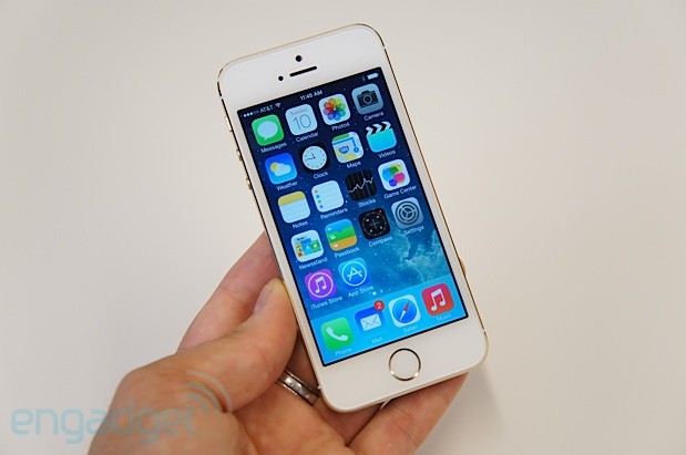 appleiphone5shandsonlead01.jpg