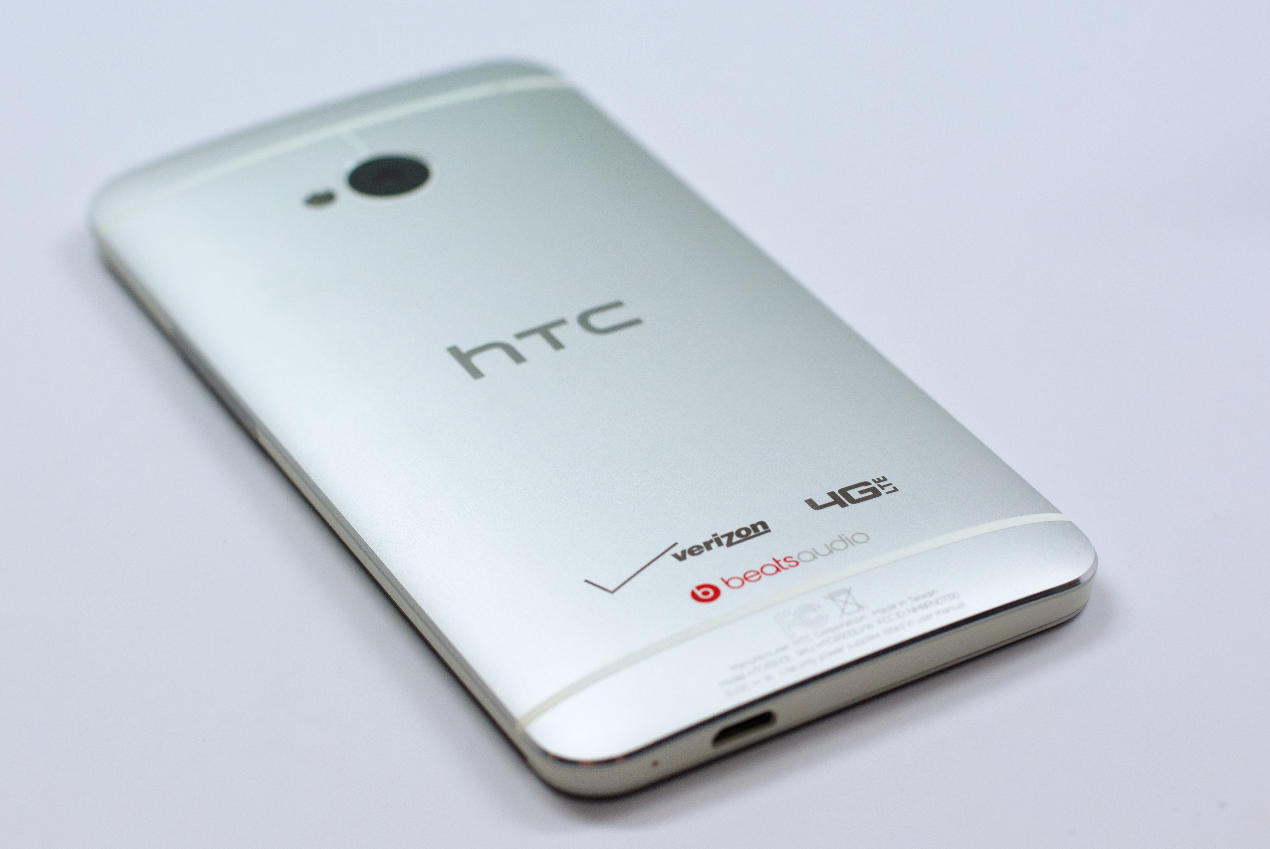 Verizon_HTC_One_Review_002.jpg