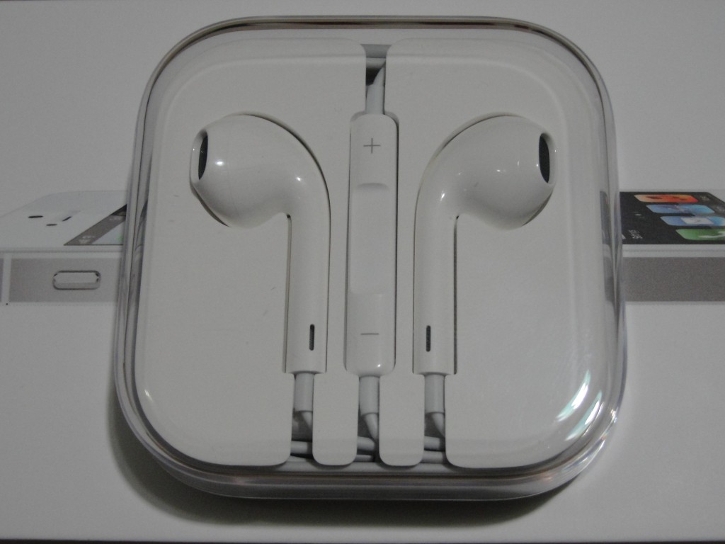 earpods_in_case_1024x768.jpg