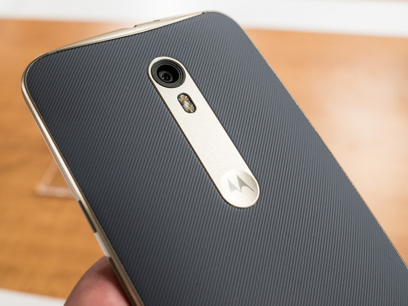 moto_x_style_34_0.jpg