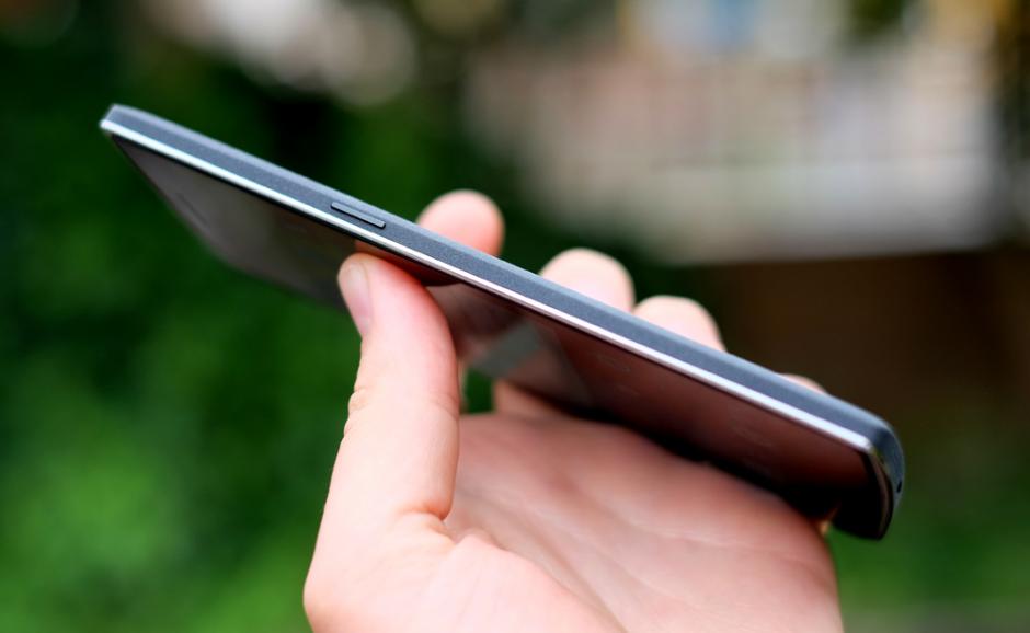 oneplus_one_kym_side_2.jpg