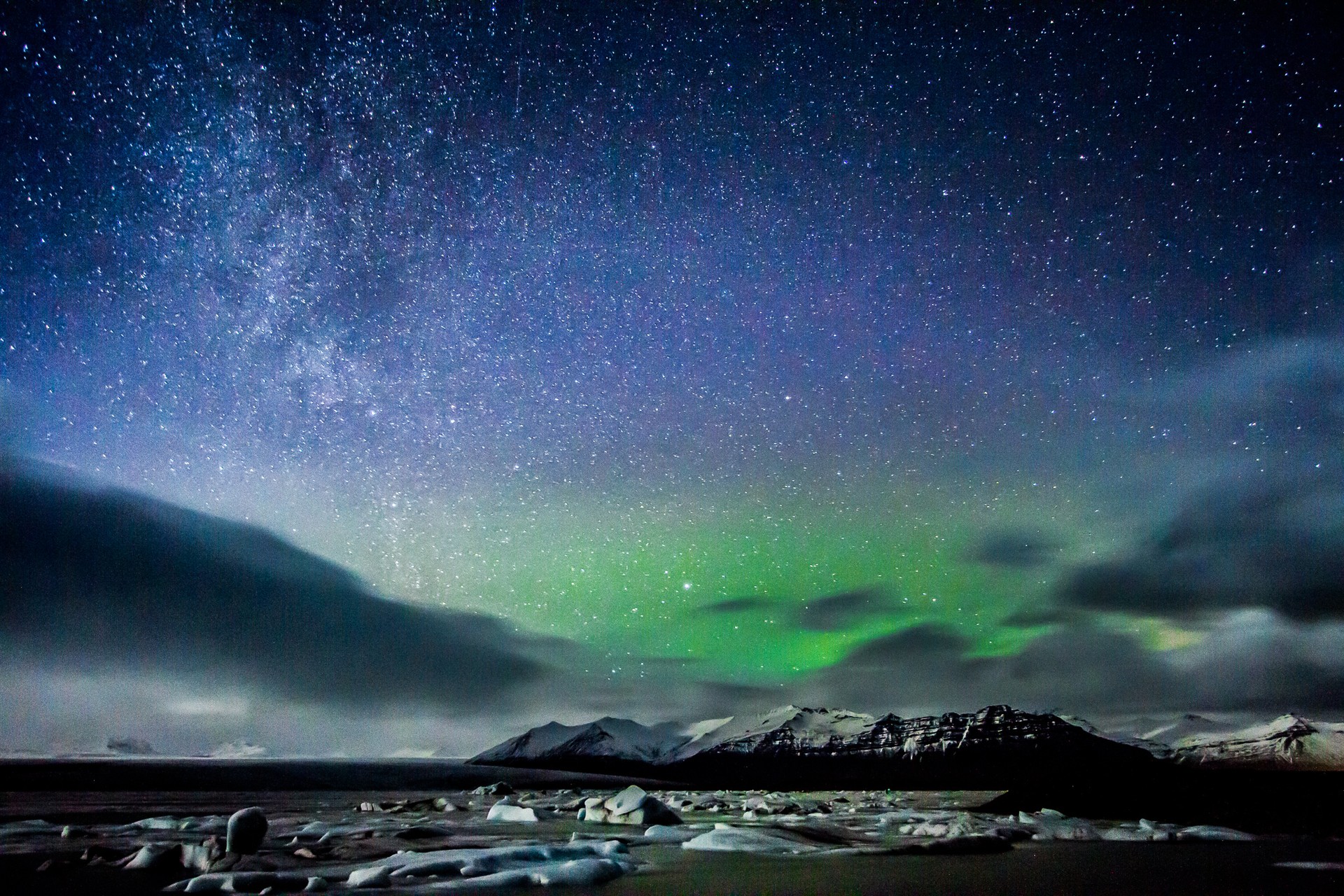 Claudia_Regina_Stars_Over_Iceland_YkdhQms.jpg
