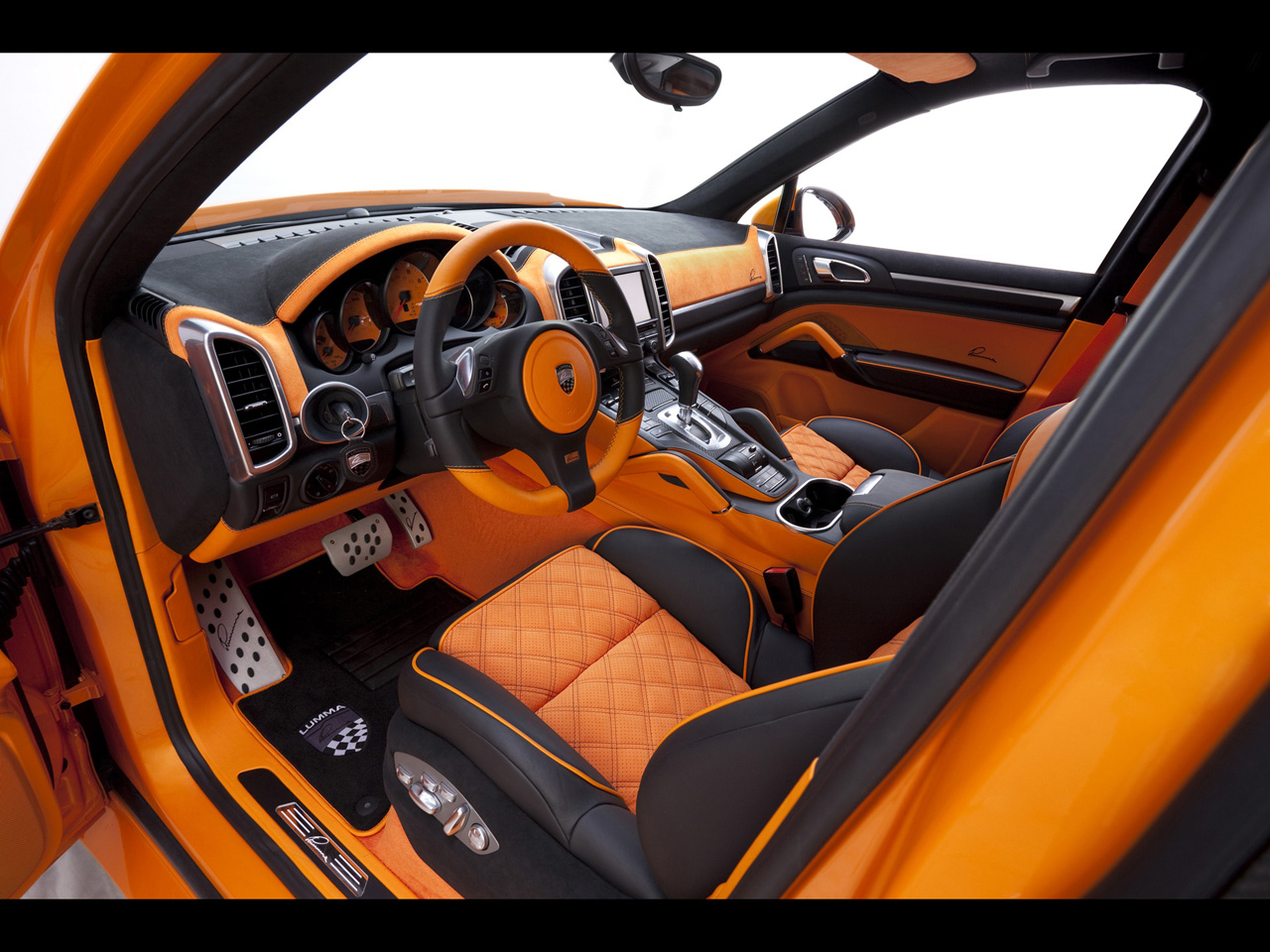 2012_Lumma_Design_Porsche_Cayenne_Orange_Metallic_Interior_2_1280x960.jpg