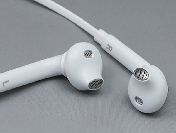 Wholesale_New_3_5mm_Headphones_Earphones_in_ear_with_Remote_mic_for_Samsung_galaxy_S6_edge.jpg