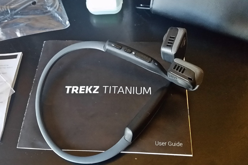 aftershokz_trekz_titanium_0023_800x533_c.jpg