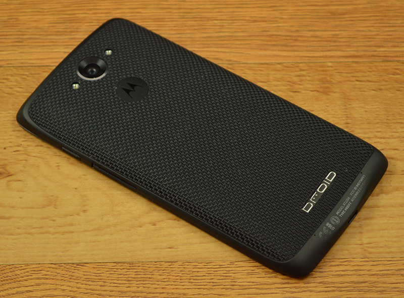 Motorola_Droid_Turbo_ballistic_Kevlar_stitching.jpg