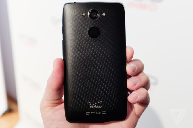Motorola_Droid_Turbo_Hands_On_5_671x447.jpg
