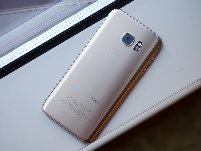 galaxy_s7_edge_gold_back_01.jpg
