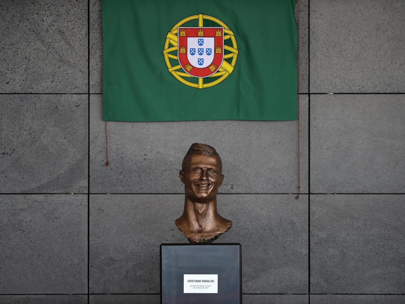 ronaldo_bust_1.jpg