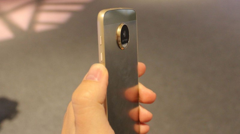 moto_z_review_camera_bump_420_90__Copy_.jpg