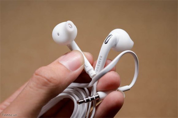 500pcs_lot_High_quality_3_5mm_In_EarHandsfree_Earphone_With_Volume_Control_Mic_For_Samsung_Galaxy.jpg