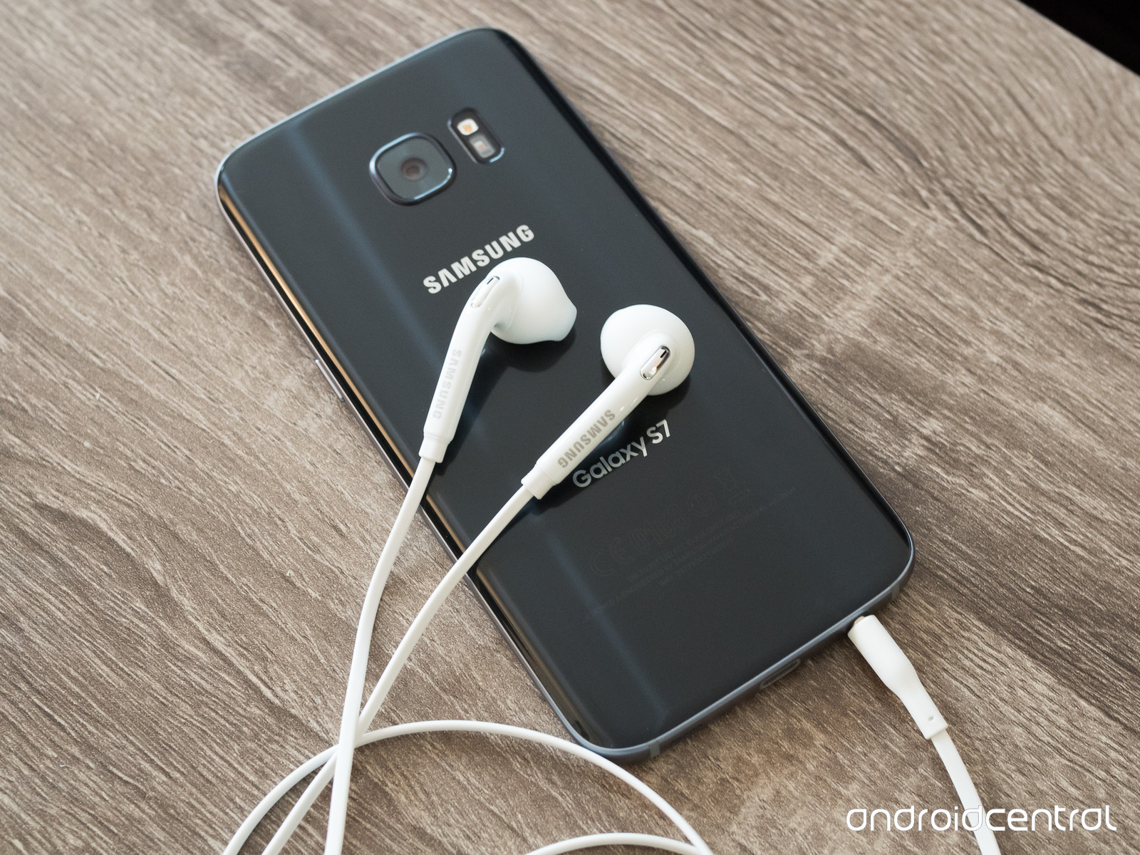 galaxy_s7_in_box_headphones.jpg