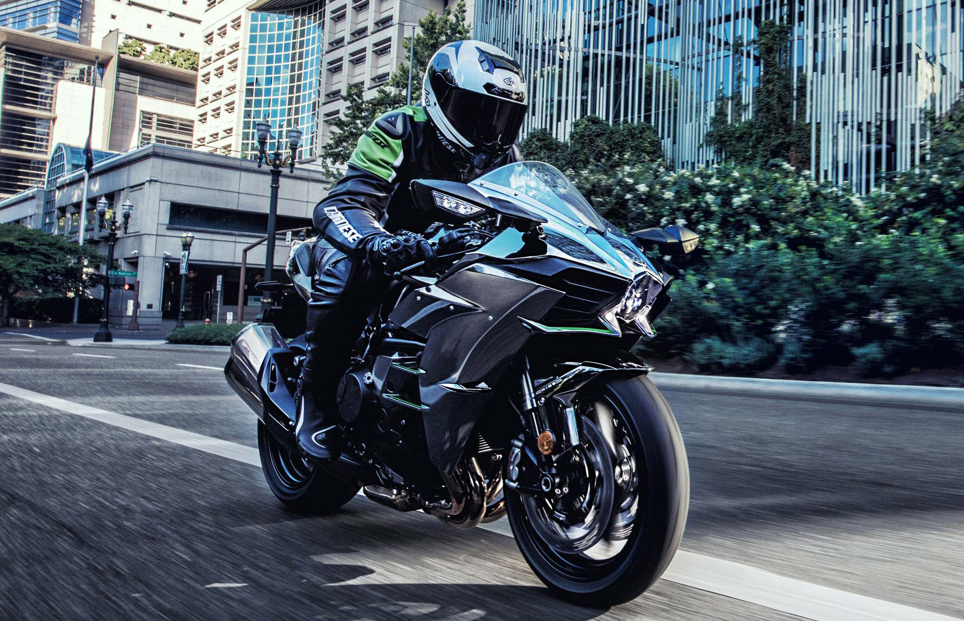 2017_Kawasaki_Ninja_H2R_Top_Speed_Wallpaper.jpg