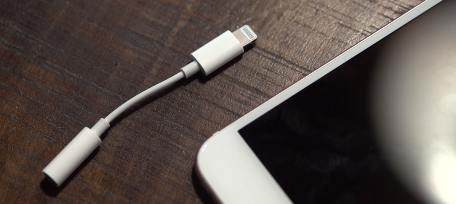 iPhone7_lightning_adapter_3_937x420.png