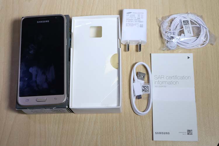 Samsung_Galaxy_J3_Unboxing.jpg