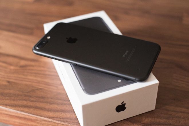 apple_iphone_7_plus_128gb_black_with_accessories_in_box_1_in_dubai_598d8fb33a27b_slider.jpeg