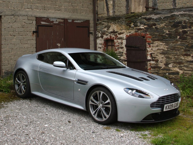 2010_Aston_Martin_V12_Vantage.jpg