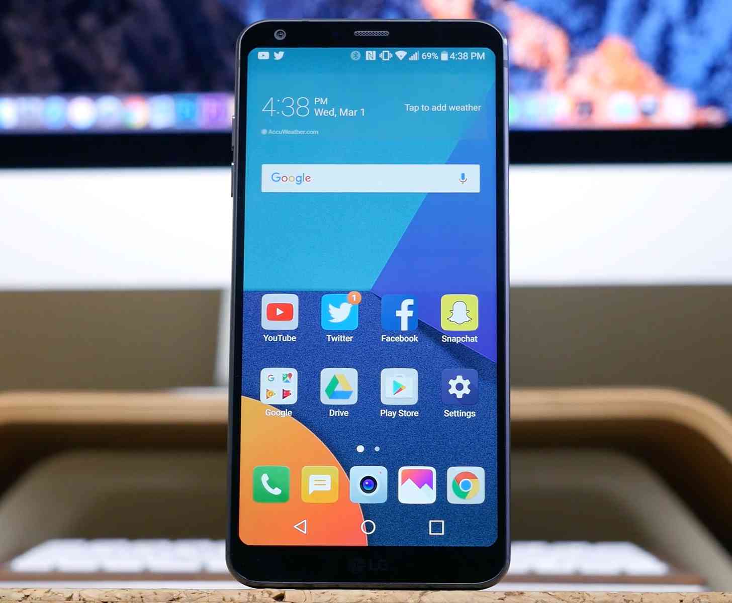 lgg6handson2.jpg