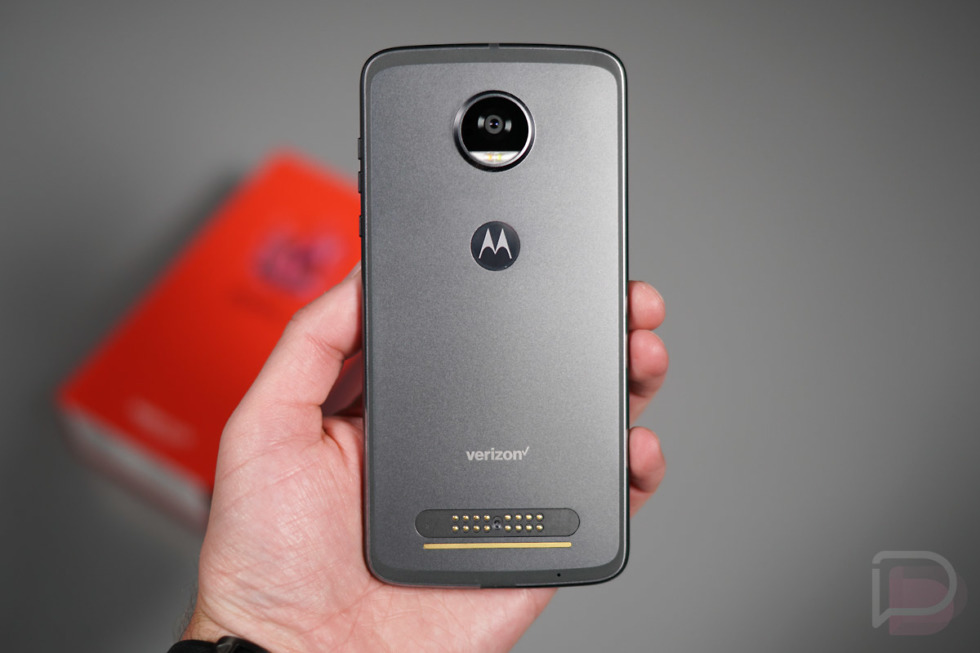 moto_z2_play_unboxing_2_980x653.jpg