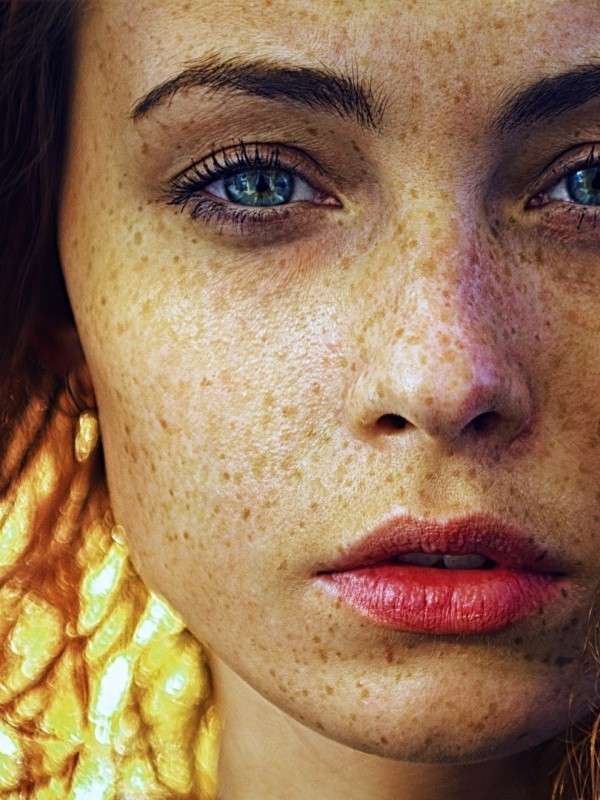 women_freckles_close_up_face_blue_eyes_red_lipstick.jpg
