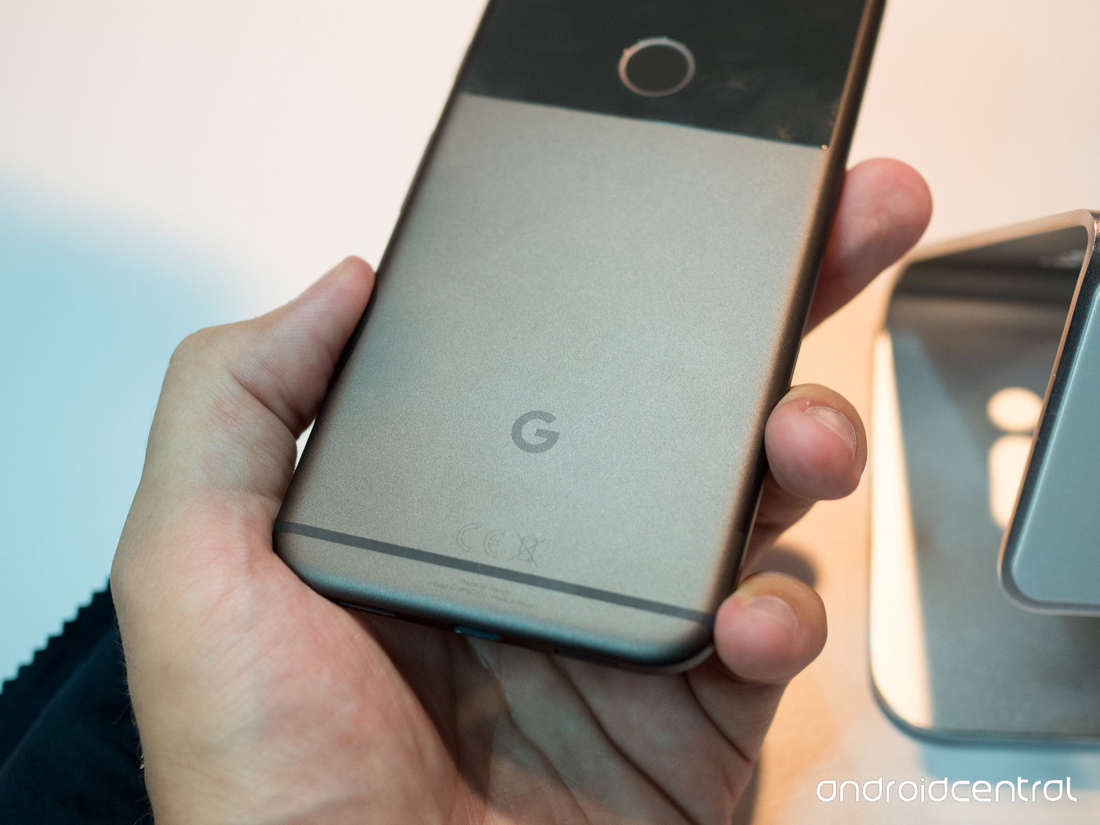 google_pixel_hardware_04.jpg