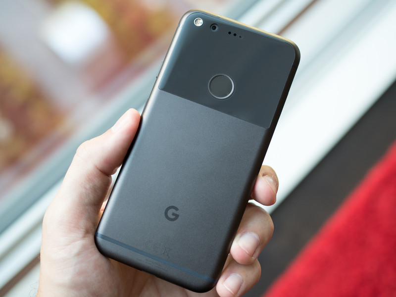 google_pixel_black_in_hand.jpg