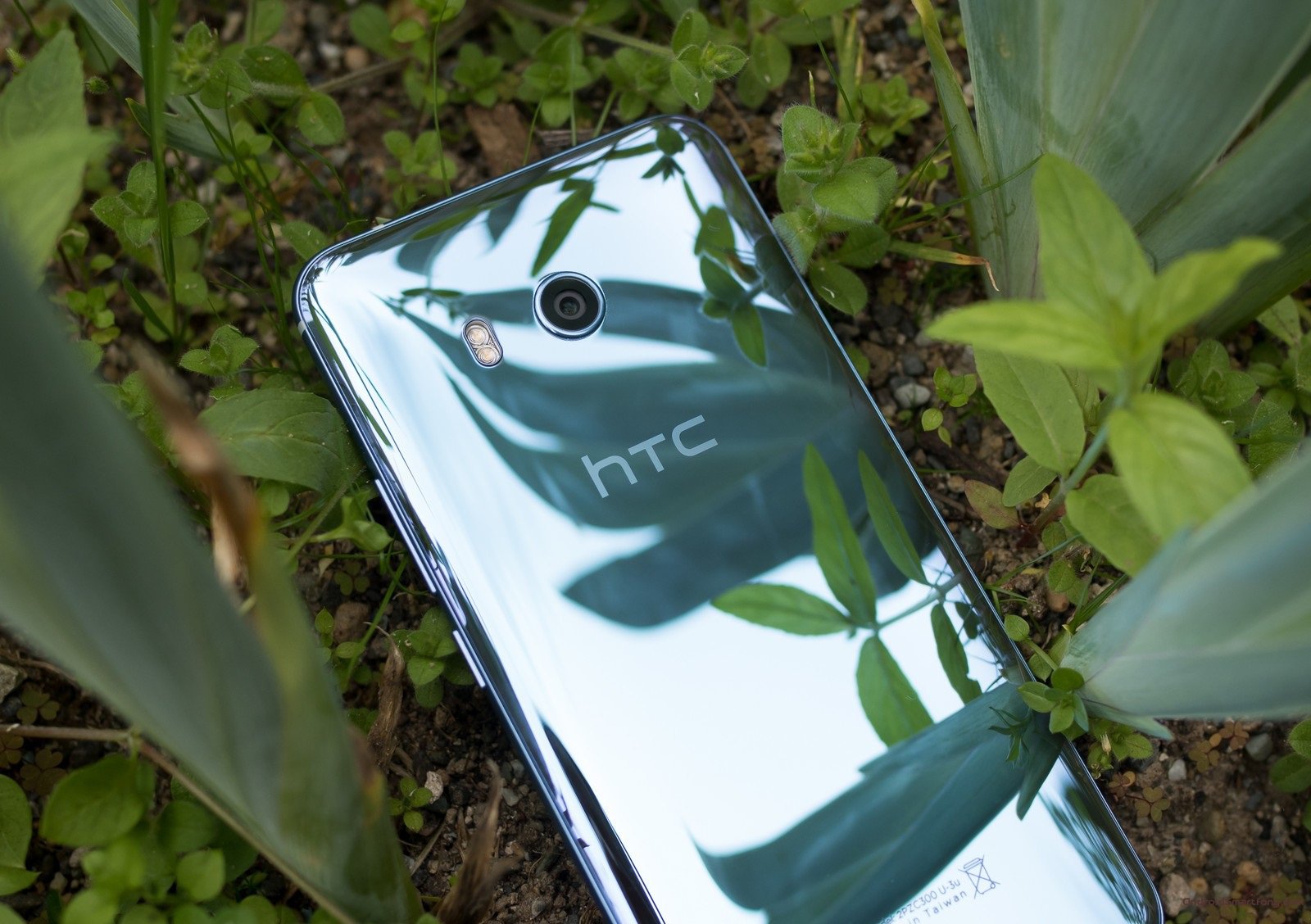 1496425073_htc_u11_silver_6.jpg