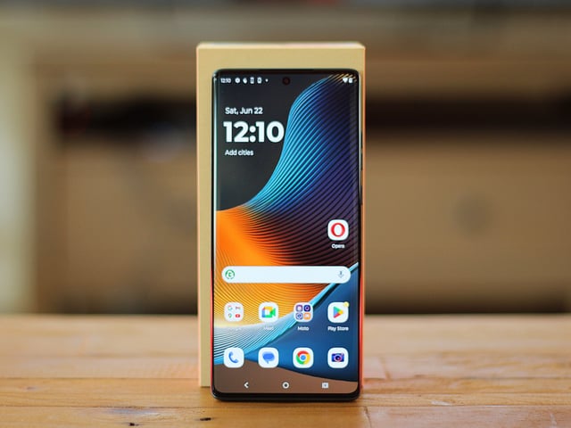 motorola_edge_50_fusion_smartphone_review_elegant_midrange_v0_vNthpeQItLiTS7sUZho_2kX7rUgbSIDgjv35DmxqFH4.jpg