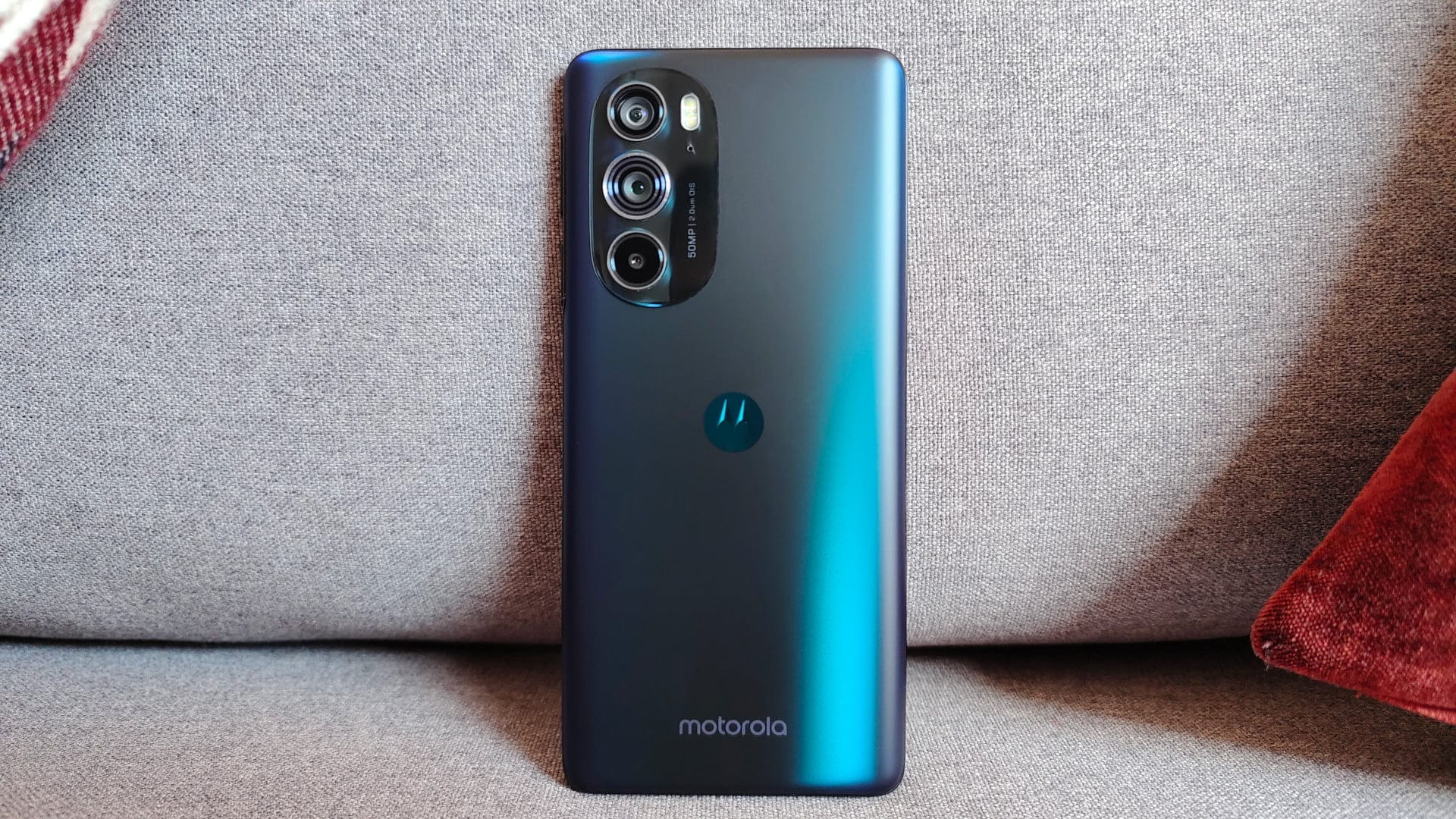 motorola_edge_30_pro_header.jpg