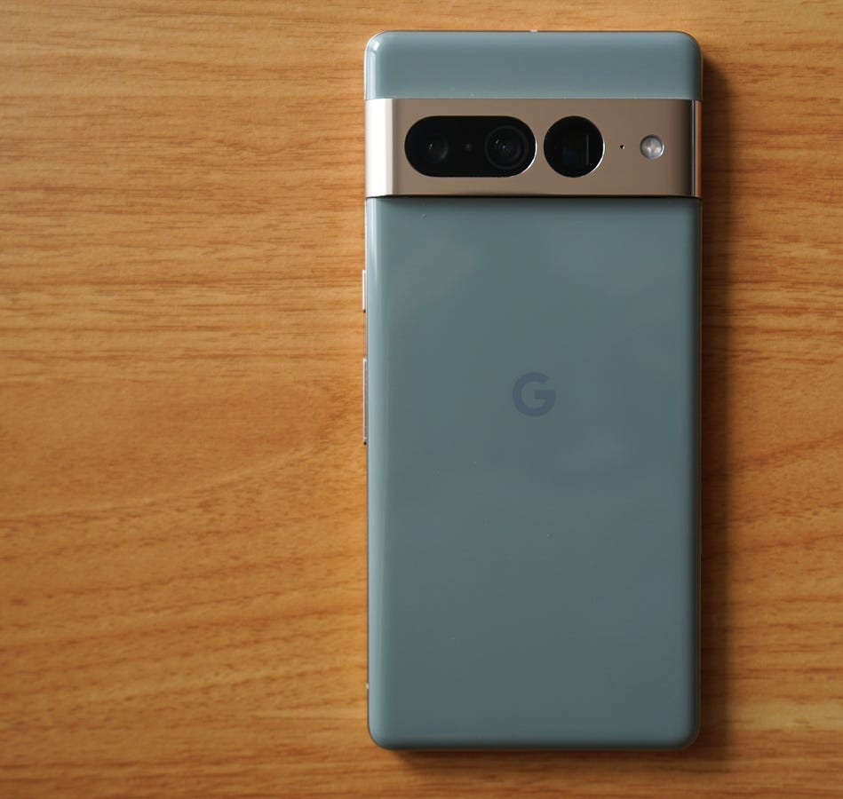 google_pixel_7pro_hazel_2.jpg