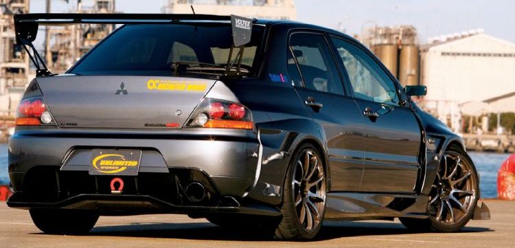 turp_0812_16_o_mitsubishi_evo_8_mr_tailight_shot_crop.jpg